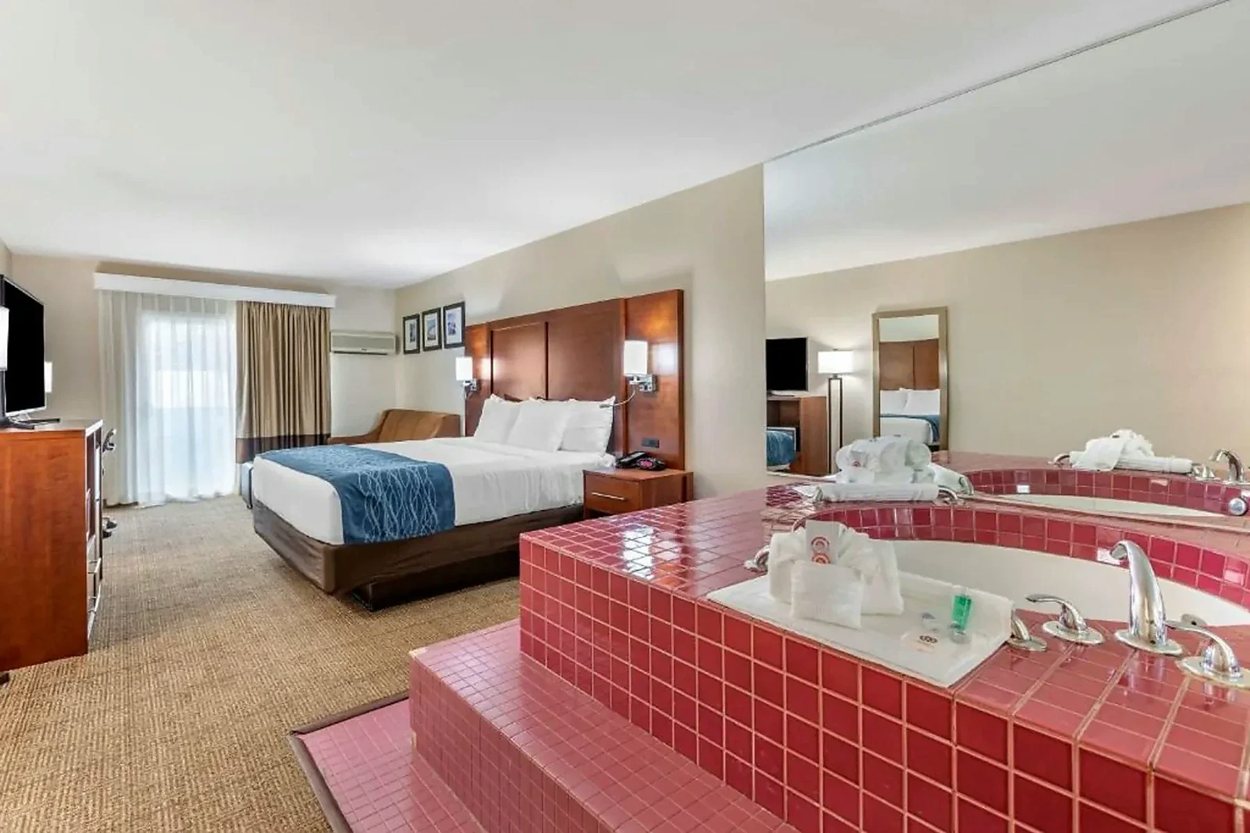 Guest Room With Tub